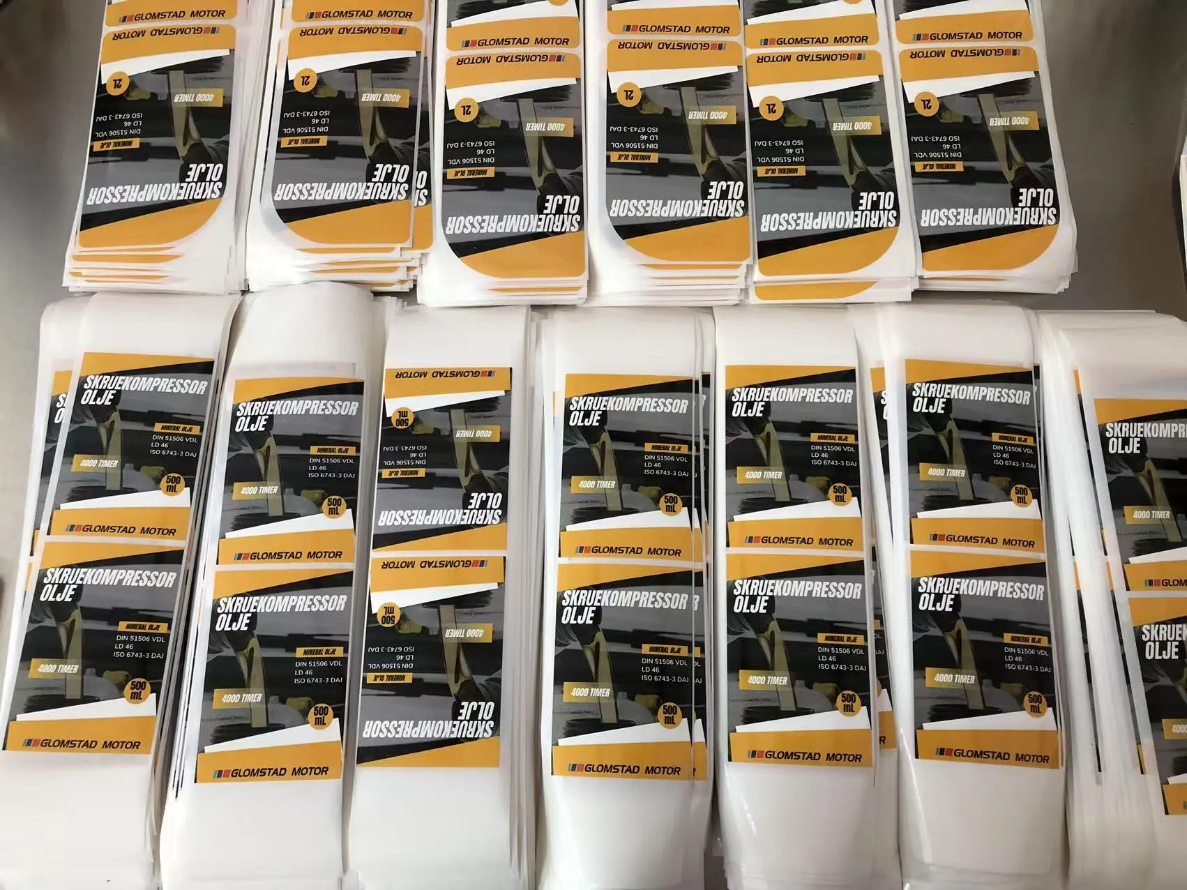 Ang JoJo Package ay nagpapadala ng label ng langis ng motor sa Norway