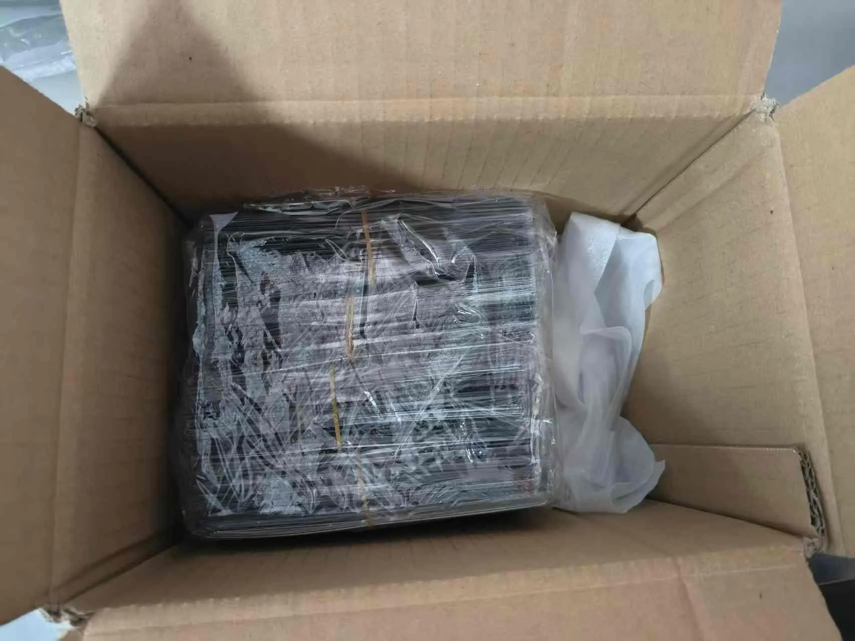 Ang order ng balat ng credit card ay ipinadala