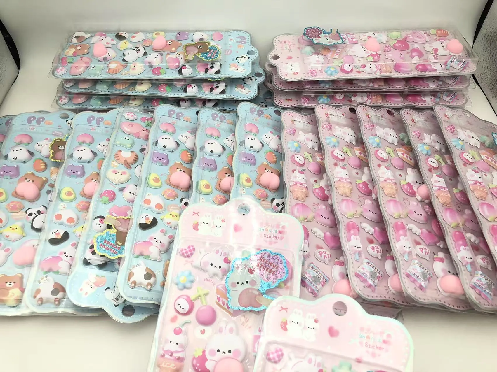 Mahusay na balita ng mga sticker ng relief relief mula sa JoJo Pack ngayon!