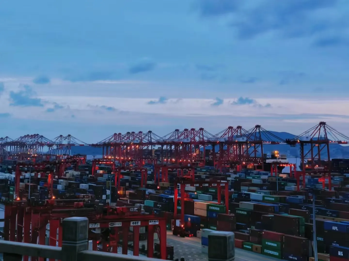 Umabot sa 41.21 trilyon yuan ang kabuuang halaga ng import at export trade ng China.