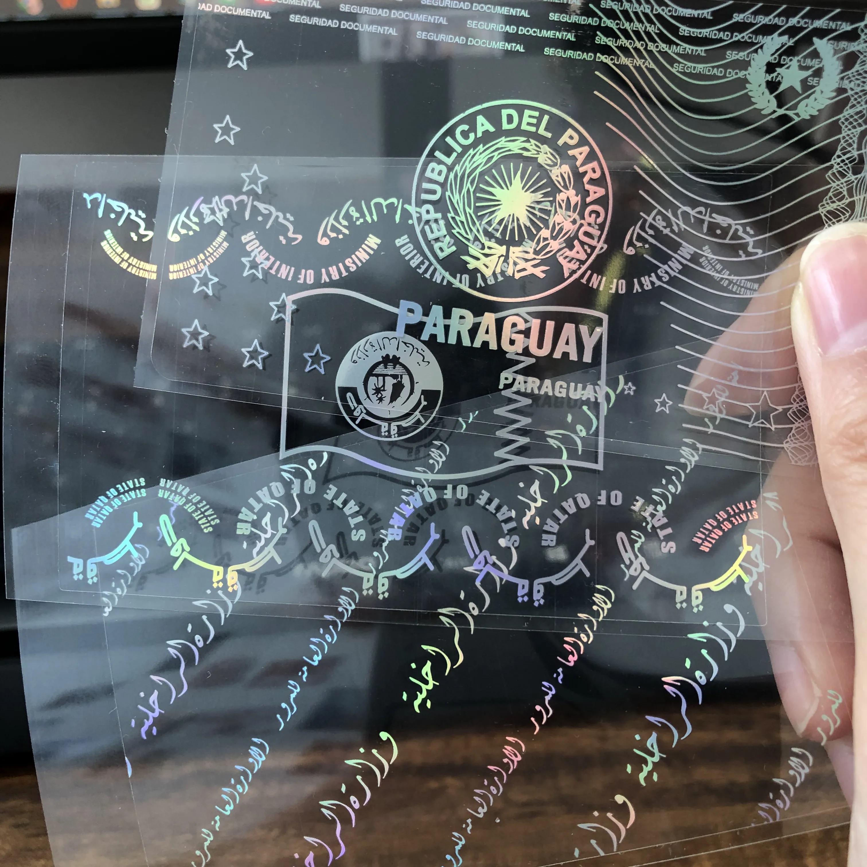 Bakit pipiliin ang transparent na holographic na sticker ng credit card?