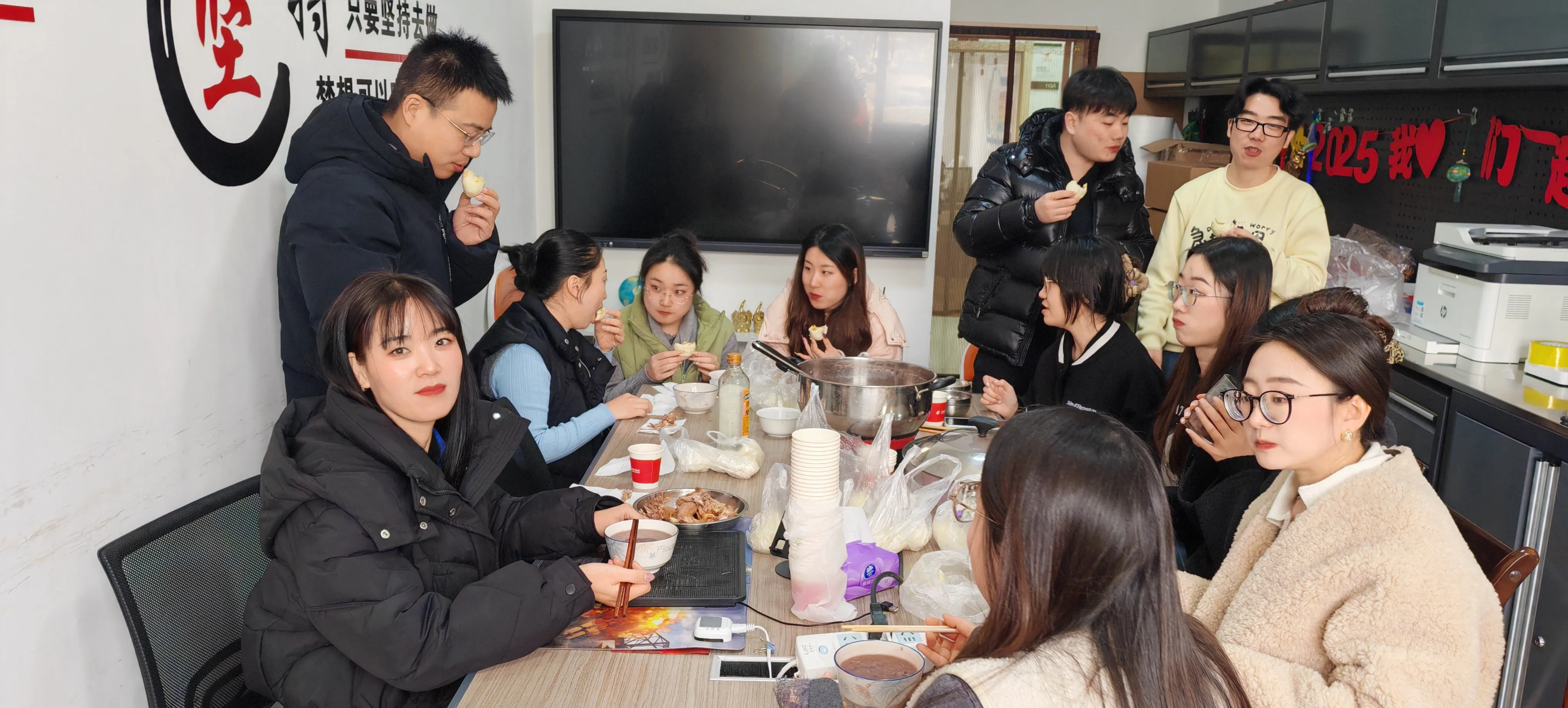 Isang Tikim ng Tradisyon at Mainit na Hangarin sa JOJO Pack