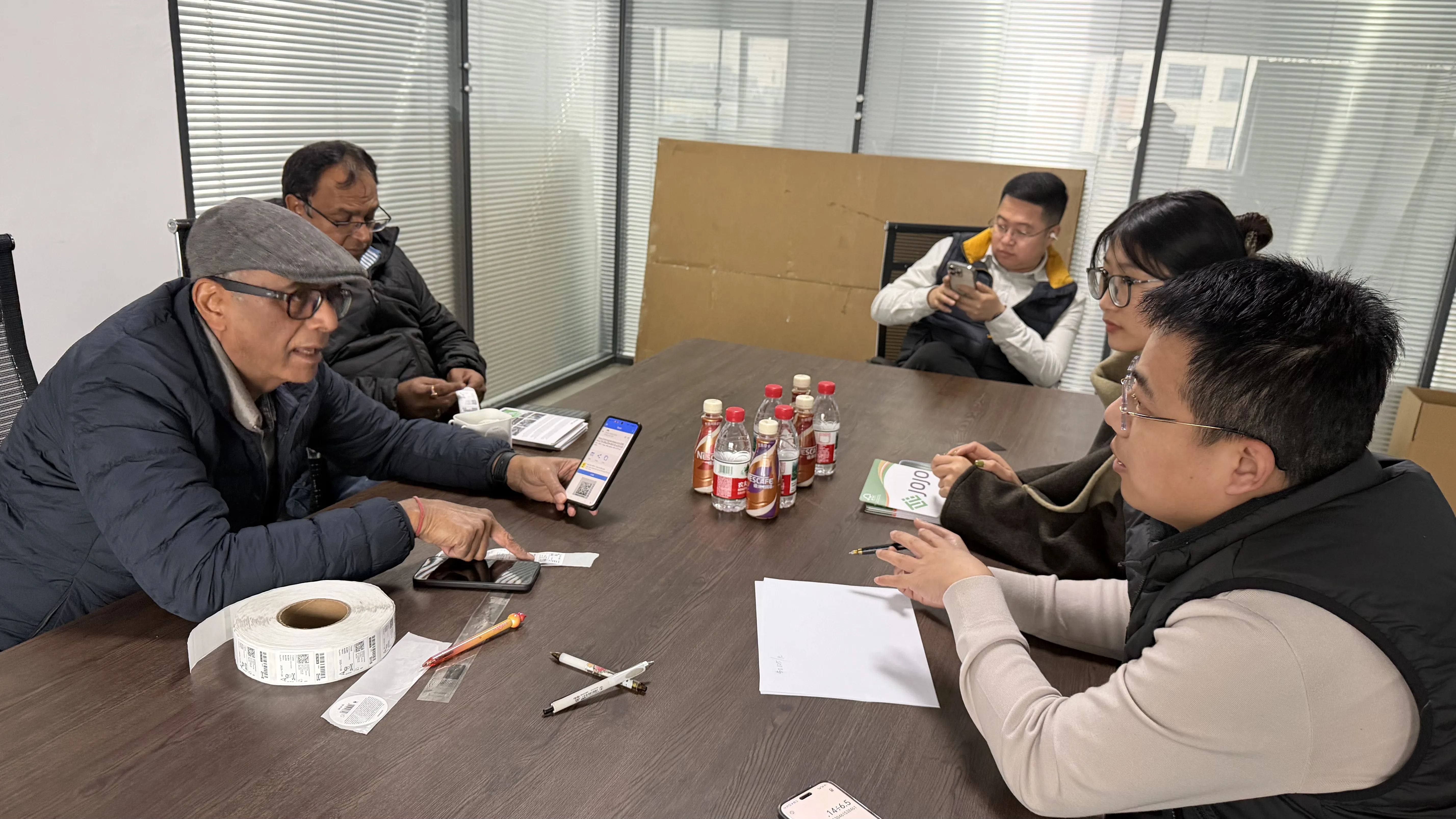 Malugod na tinatanggap ang mga customer na bumisita sa aming pabrika