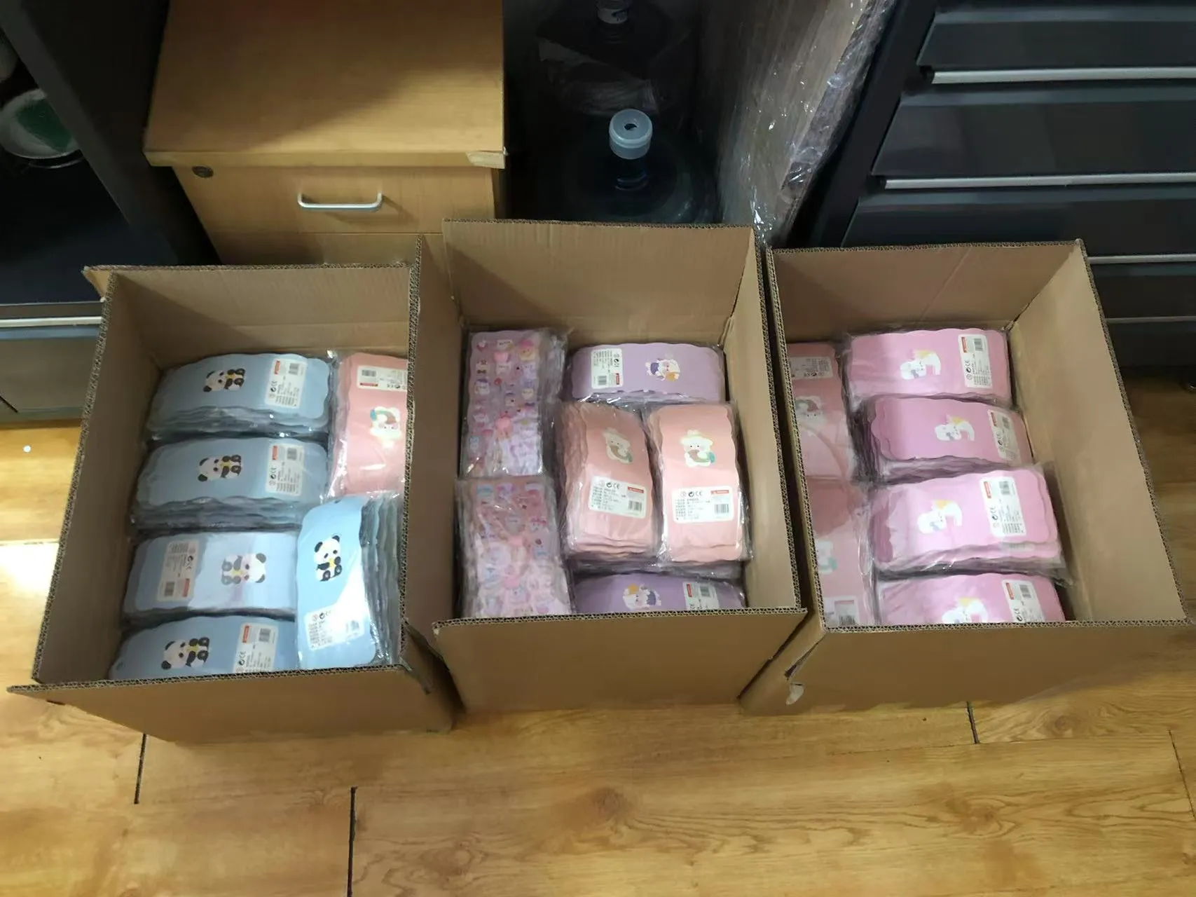 Gusto mo ba ng napipiga na mga sticker na hugis puwit?